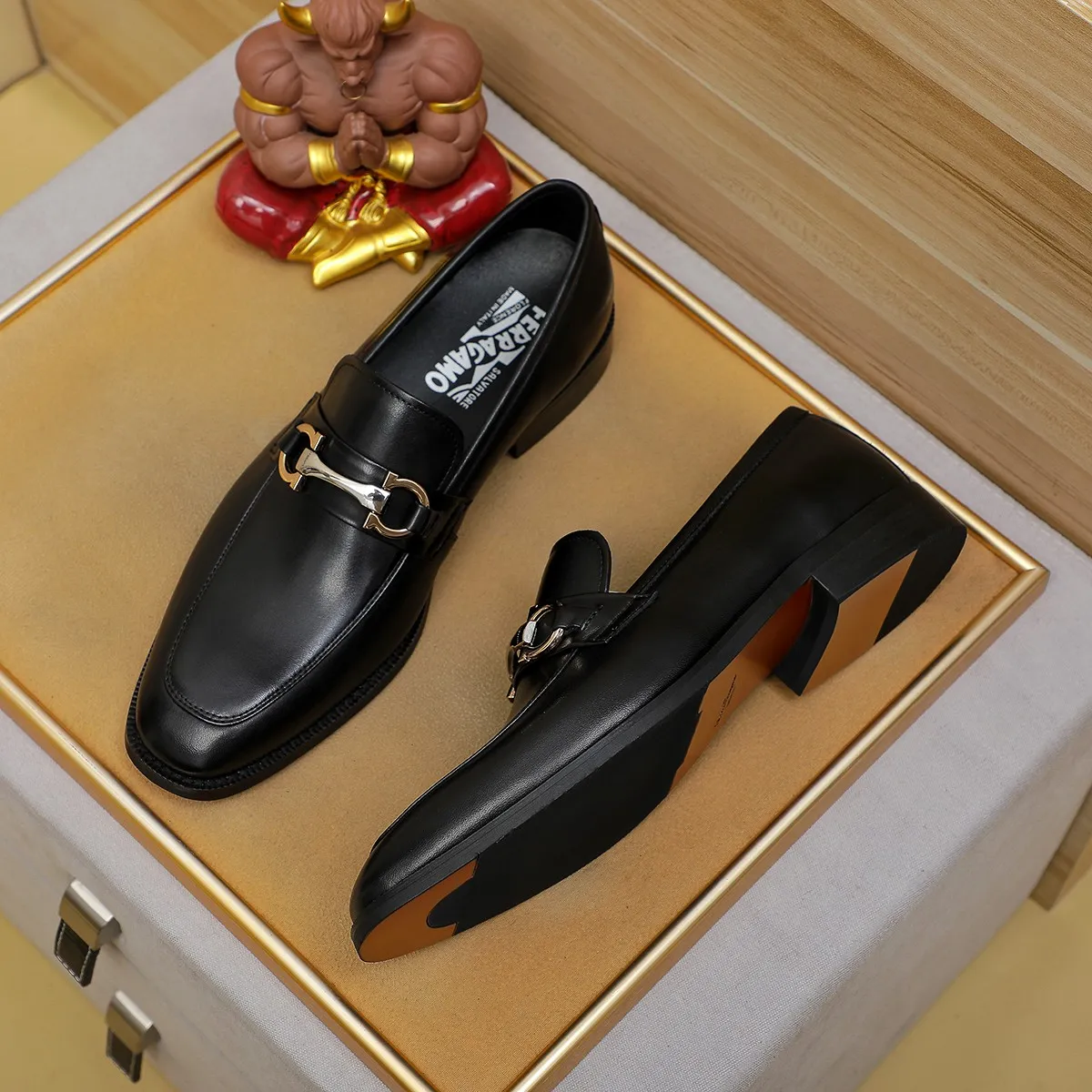 Men's shoes💰420🔥Ferragamo new men's formal shoes🇨🇳Official website original 1:1 mold opening, original quality💯Fine workmanship, high-end luxury shoes☘ The surface is made of imported Italian first-layer cowhide🌴🐑Leather lining🍓Rubber wear-resistant and non-slip outsole, breathable and comfortable to wear🍍The first choice for high-grade men, size 39-45 (38.46. Can be customized)